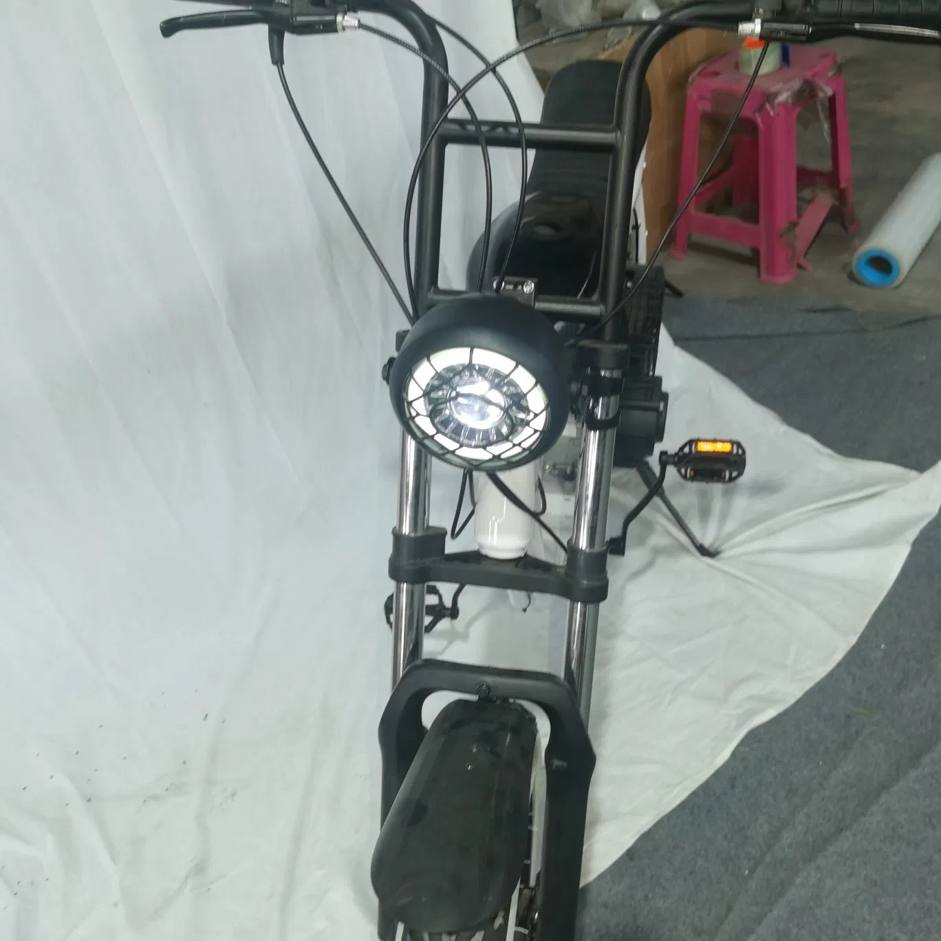 Moteur de moyeu d'entraînement arrière motorisé à batterie au lithium 13 ah de vélo gras Pneu deux roues 48V 750W vélo électrique