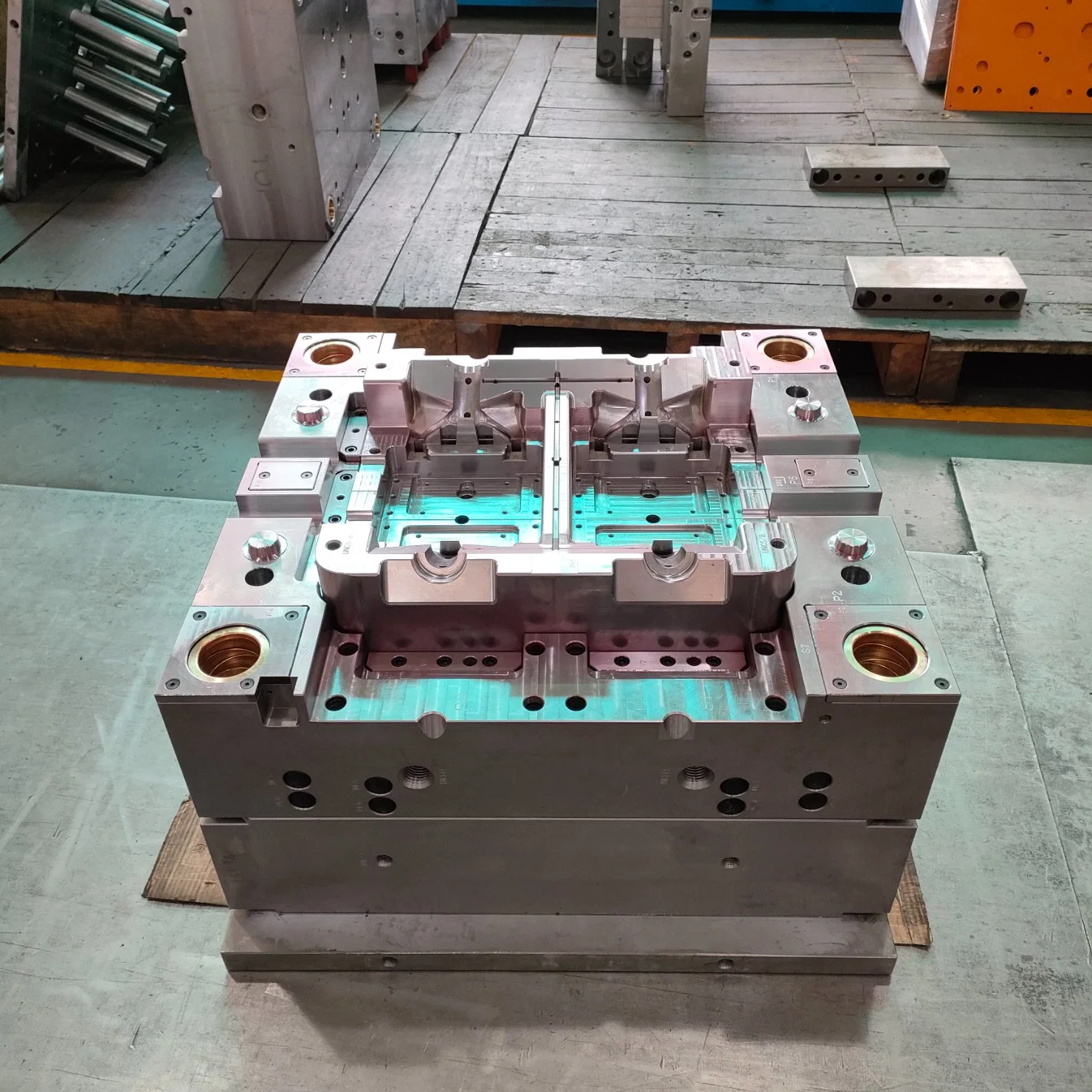 TPU Plastic Injection Molding with Side Gate Cold Runner