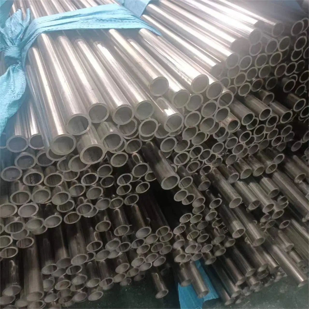 Seamless Ss 304 Pipe, ASTM a-312, Uns S30400 Size: DN25, Sch. 40length= 6 Mtr