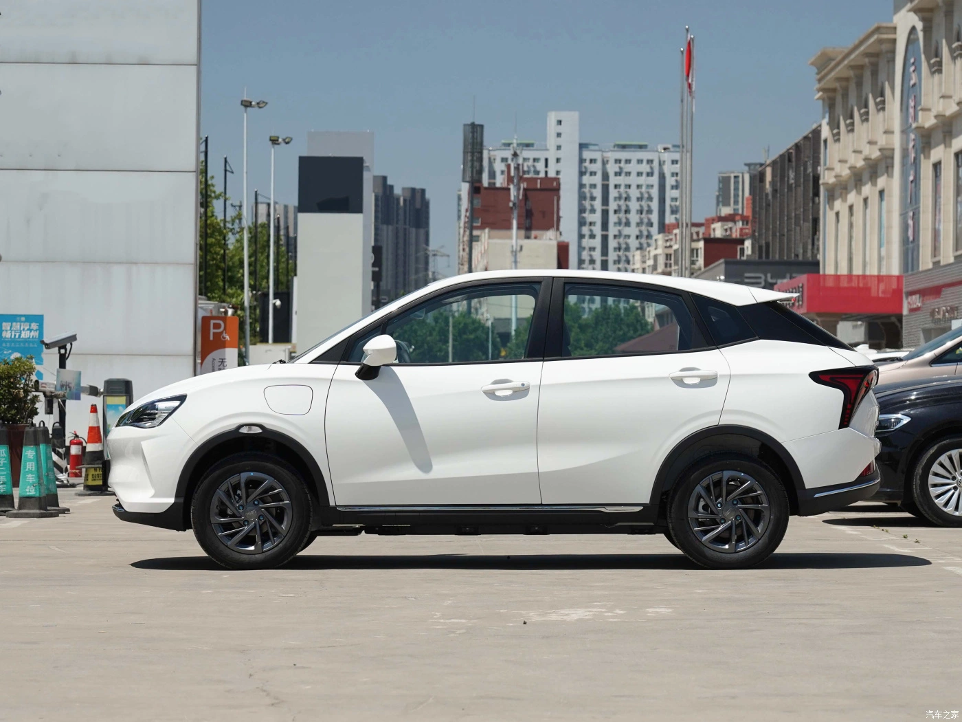 Fournisseur d'usine Voiture électrique d'occasion Neta V Véhicule électrique avec conduite à droite et ECC.