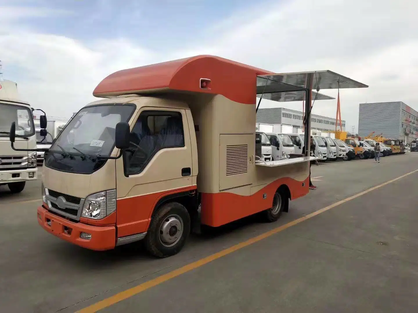 Foton 4X2 Multifunctional Street Food Mobile Truck with Factory Price