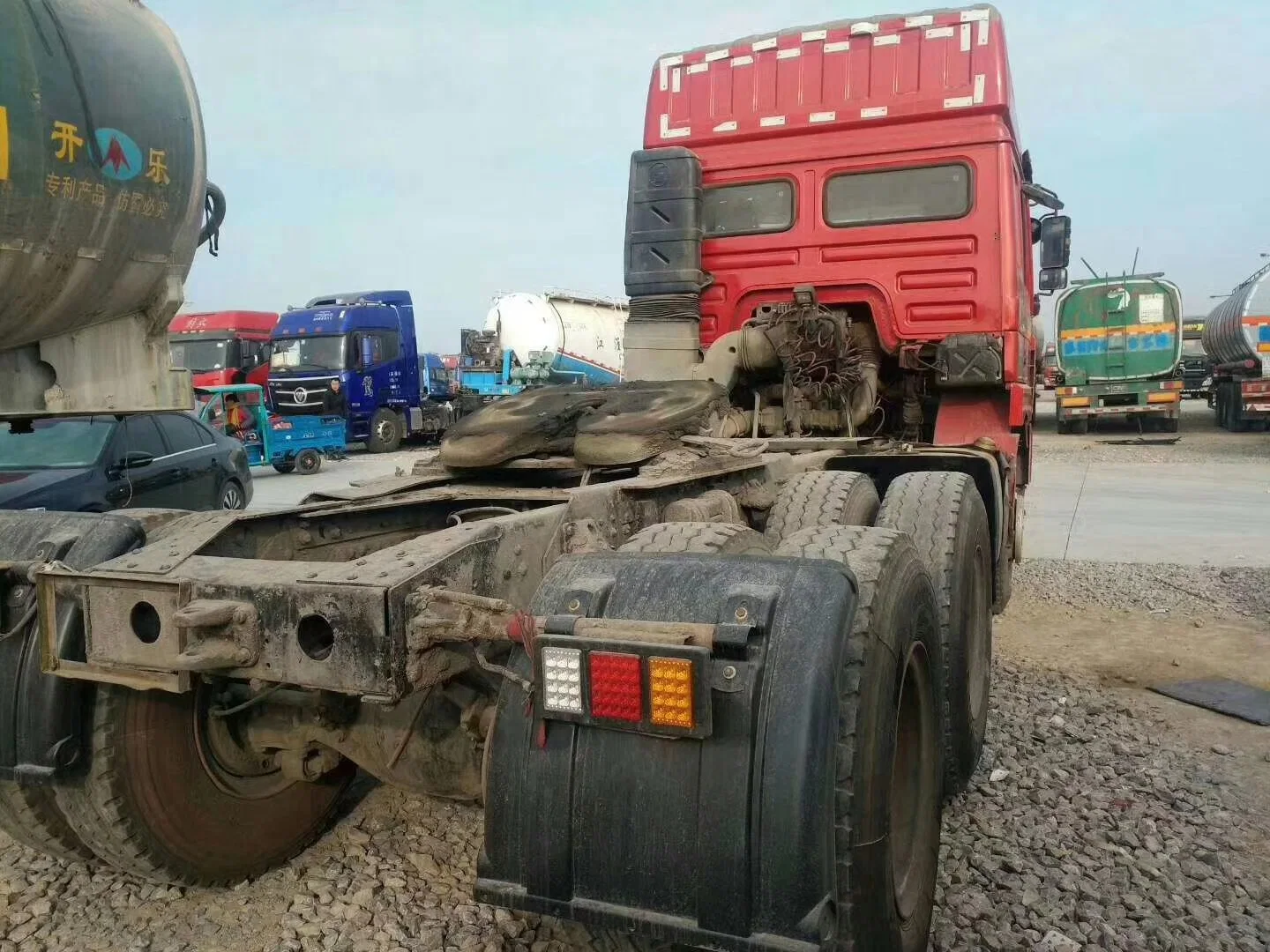 Utilisé moins cher Shacman tracteur 6X4 pour la vente du chariot