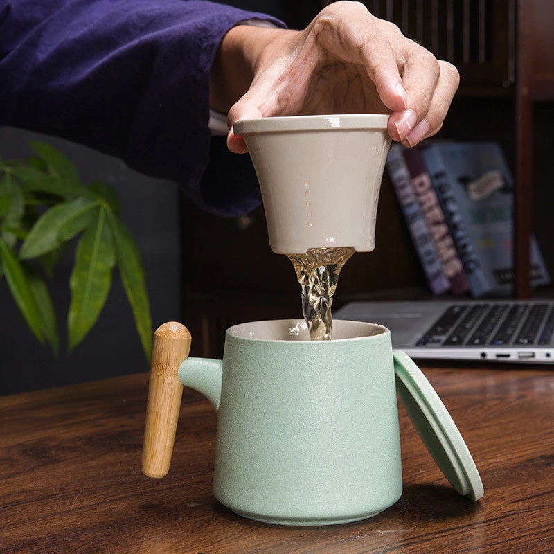 Venta directa de fábrica de té de cerámica taza taza de té la separación de la copa del filtro con tapa de la Copa Personal de oficina logotipo grabado