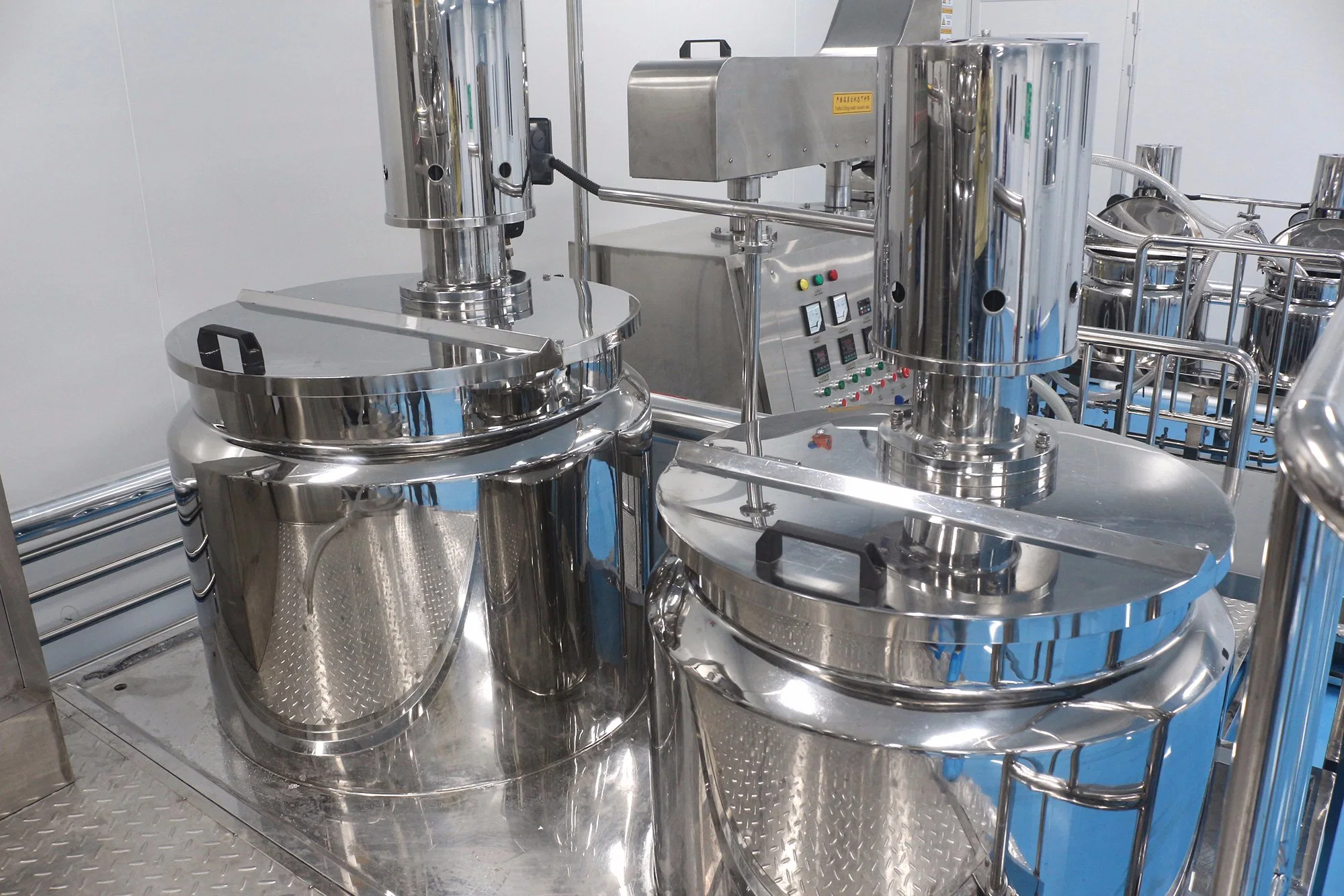 Body Lotion Mixing Tank Cosmetic Homogenizer Emulsifier Homogenizer and Mixer