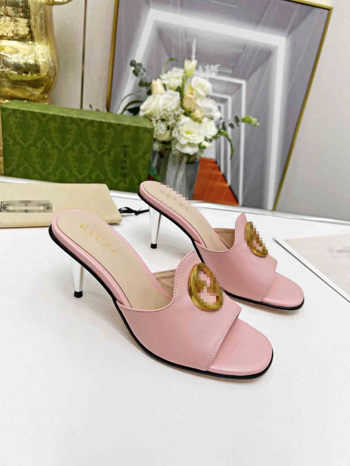 Secondhand Ladies Popular Sandals High Heels Women&prime; S Sandals Used Shoes