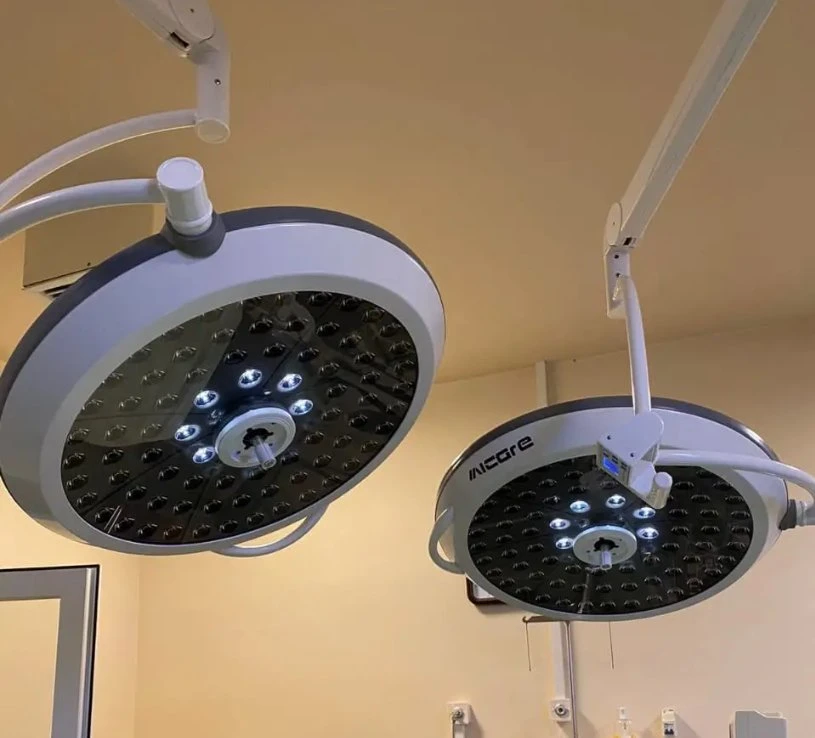 Bester Verkauf Von Medizinischem Zubehör Operationslampe Schattenlose Decke Doppel Dome Operationslampe für Krankenhaus