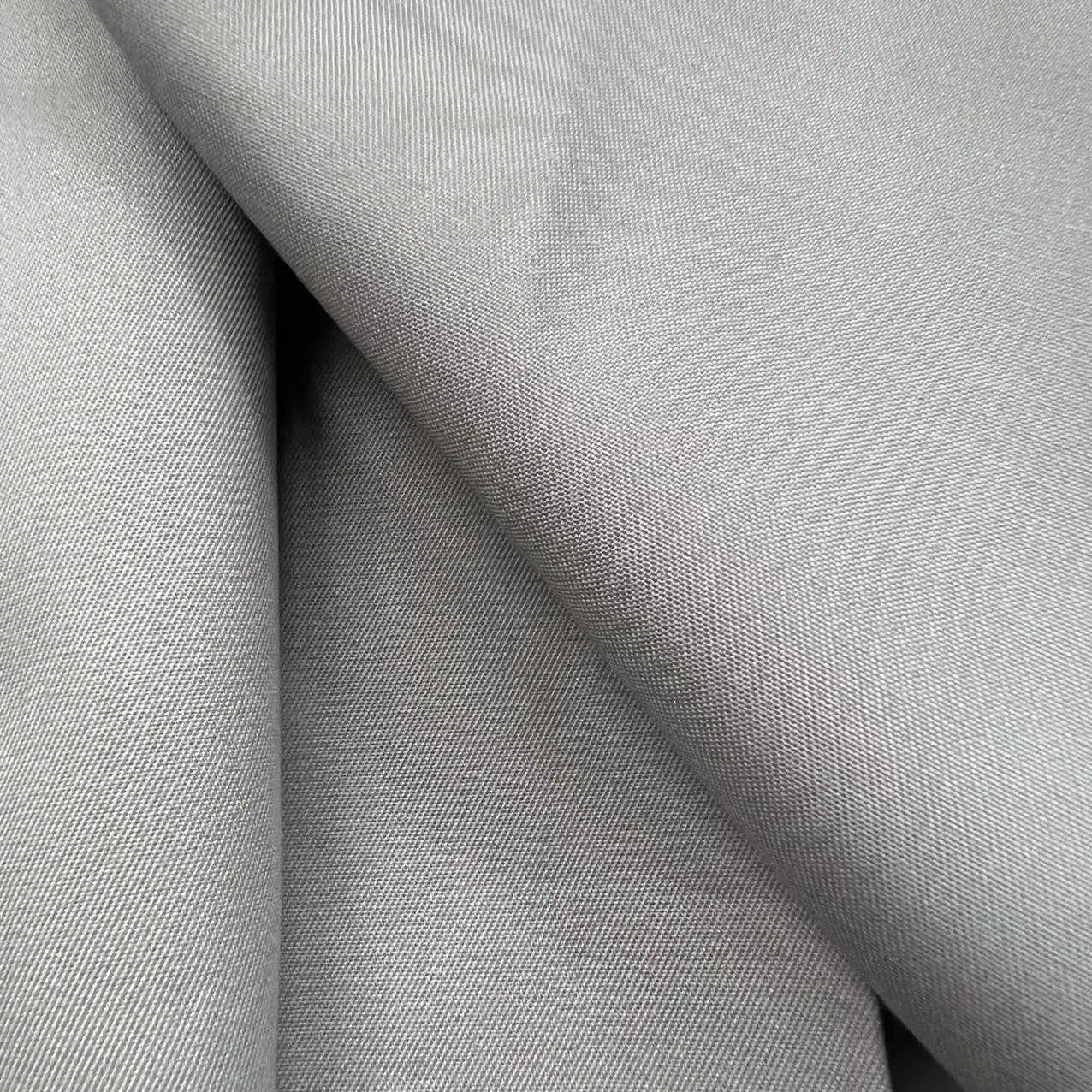 Manufacture 100%Cotton Combed 80/2 125GSM Twill Fabric for Shirt