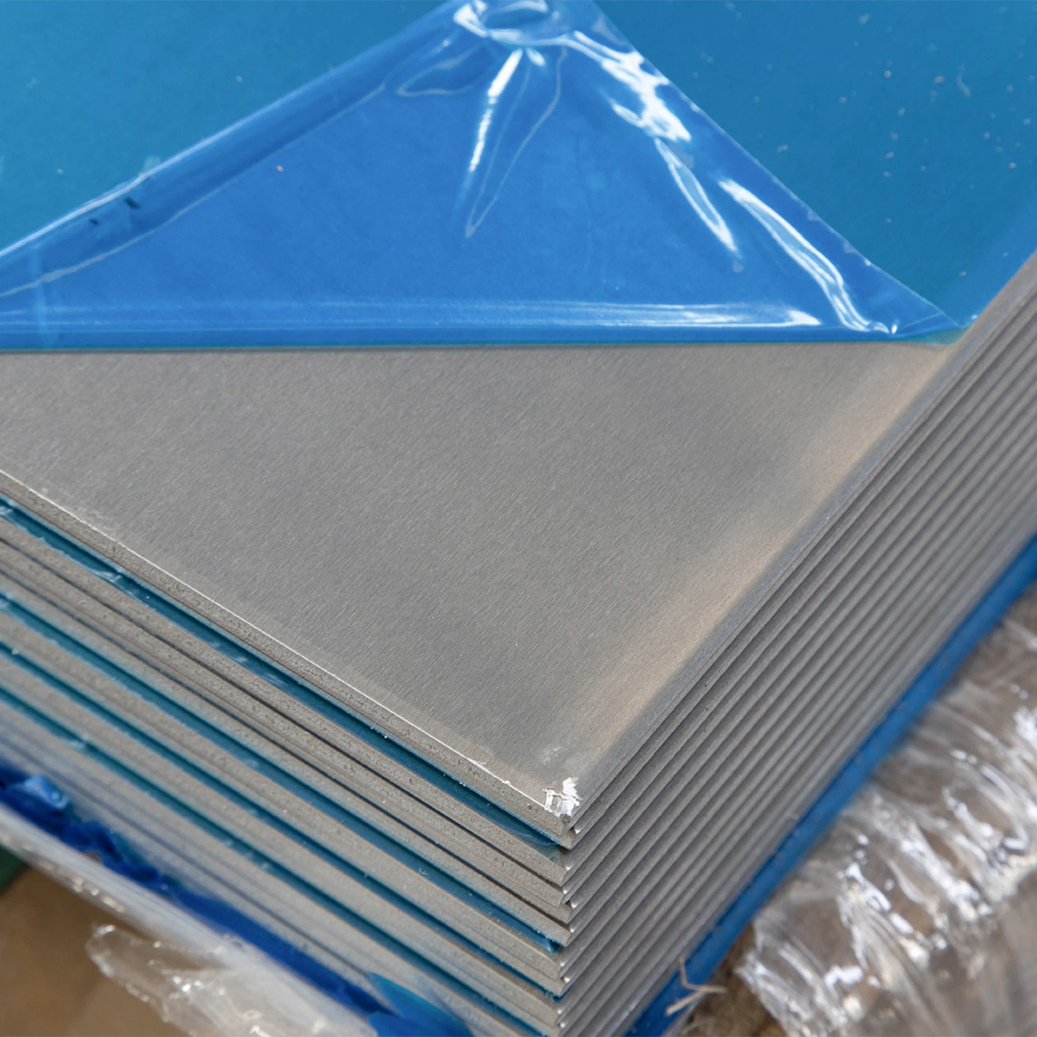 Factory Offer 1050 1060 1070 1100 1145 1199 1350 Embossed Checkered Tread Aluminium/Aluminum Sheet for Refrigerator/Construction/Anti-Slip Floor
