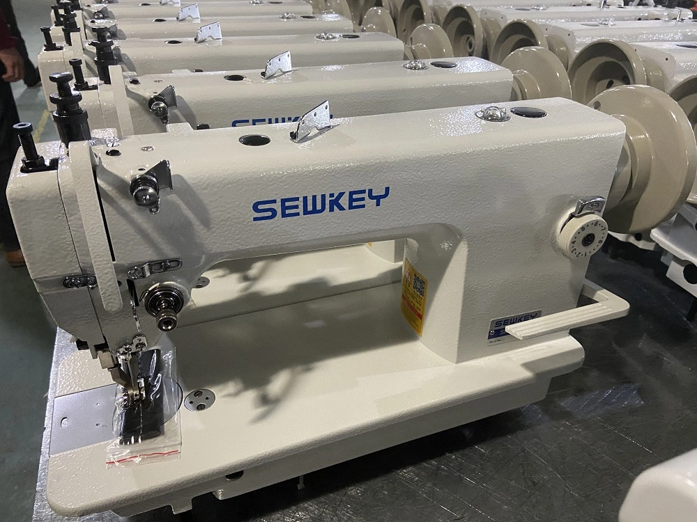 Sk0303-12 Top and Bottom Feed Lockstitch Sewing Machine