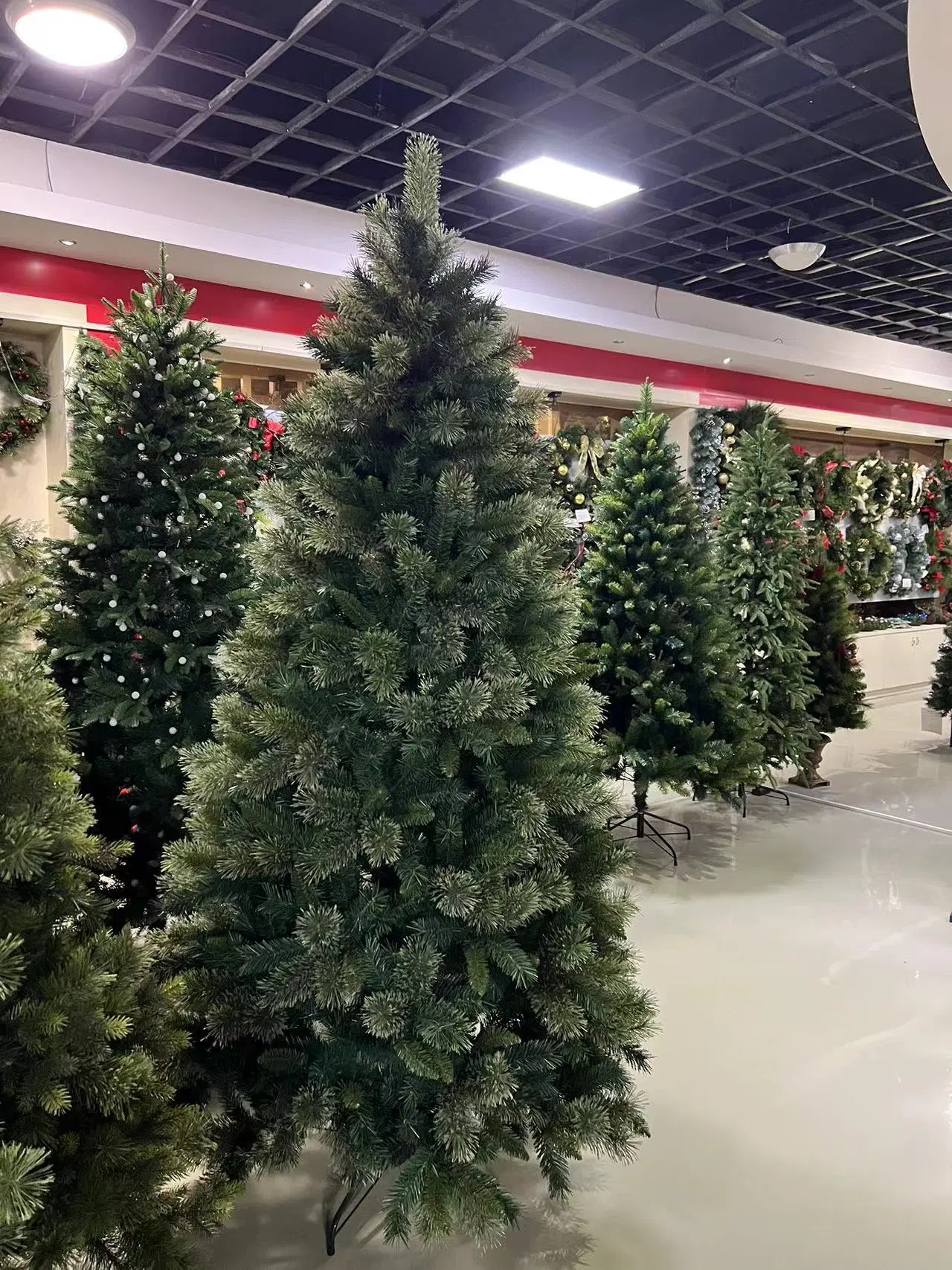 O PVC Artificial personalizada de fábrica OEM de plástico de árvore de Natal Árvore de Natal Árvore Dom verde LED da bateria PE Artificial Exterior Fabricante de árvore de Natal na China