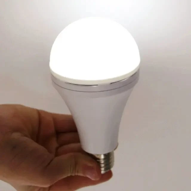 Lâmpada LED de emergência recarregável personalizada de qualidade superior, 9 W, 12 W, 6500 K. Lâmpada de emergência 6000K 110-270V E27 B22