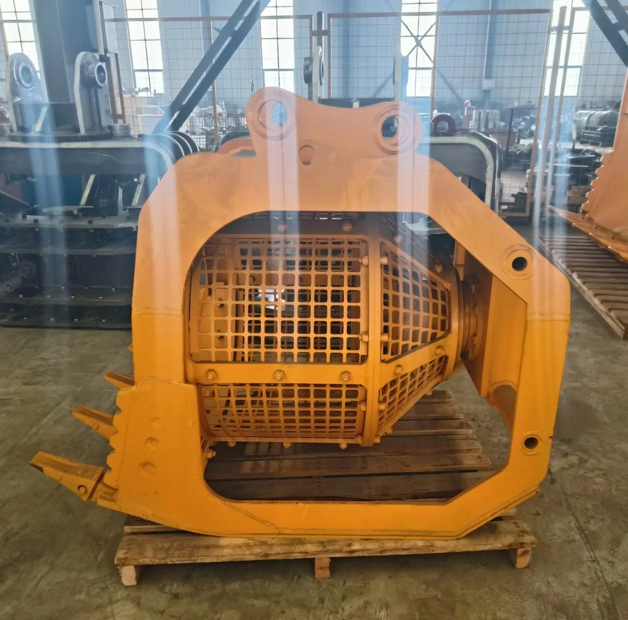 Heavy-Duty Construction Machinery Parts with Rotating Screen Bucket