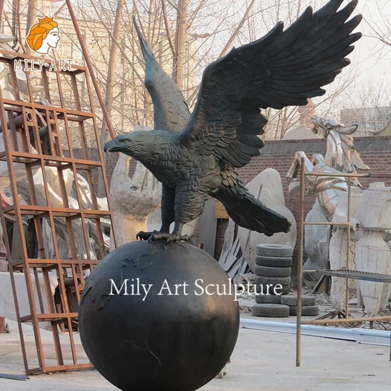 Custom Metal Art Decor Brass Bird Sculpture Large Bronze Eagle Globe Statue Craft