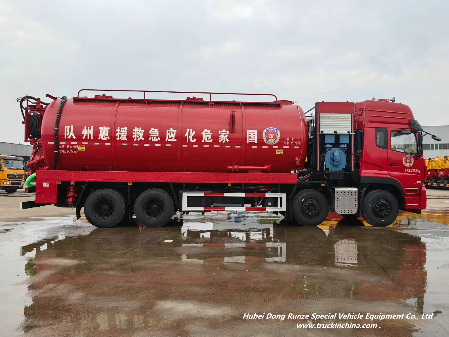 Ruedas de 12 de Dongfeng Hidro de vacío de la excavación de aspiración de alcantarillado combinado del vehículo camión volando (14m3 de las aguas residuales+11m3 de agua potable)