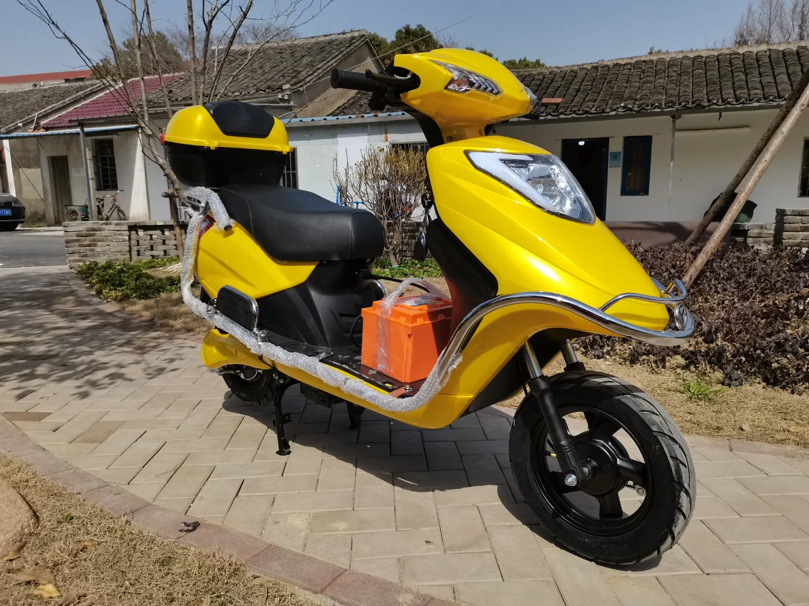 Fashion Electric Vehicle with Good Appearance and Good Quality Electric Motorcycle/Scooter High Safety Performance