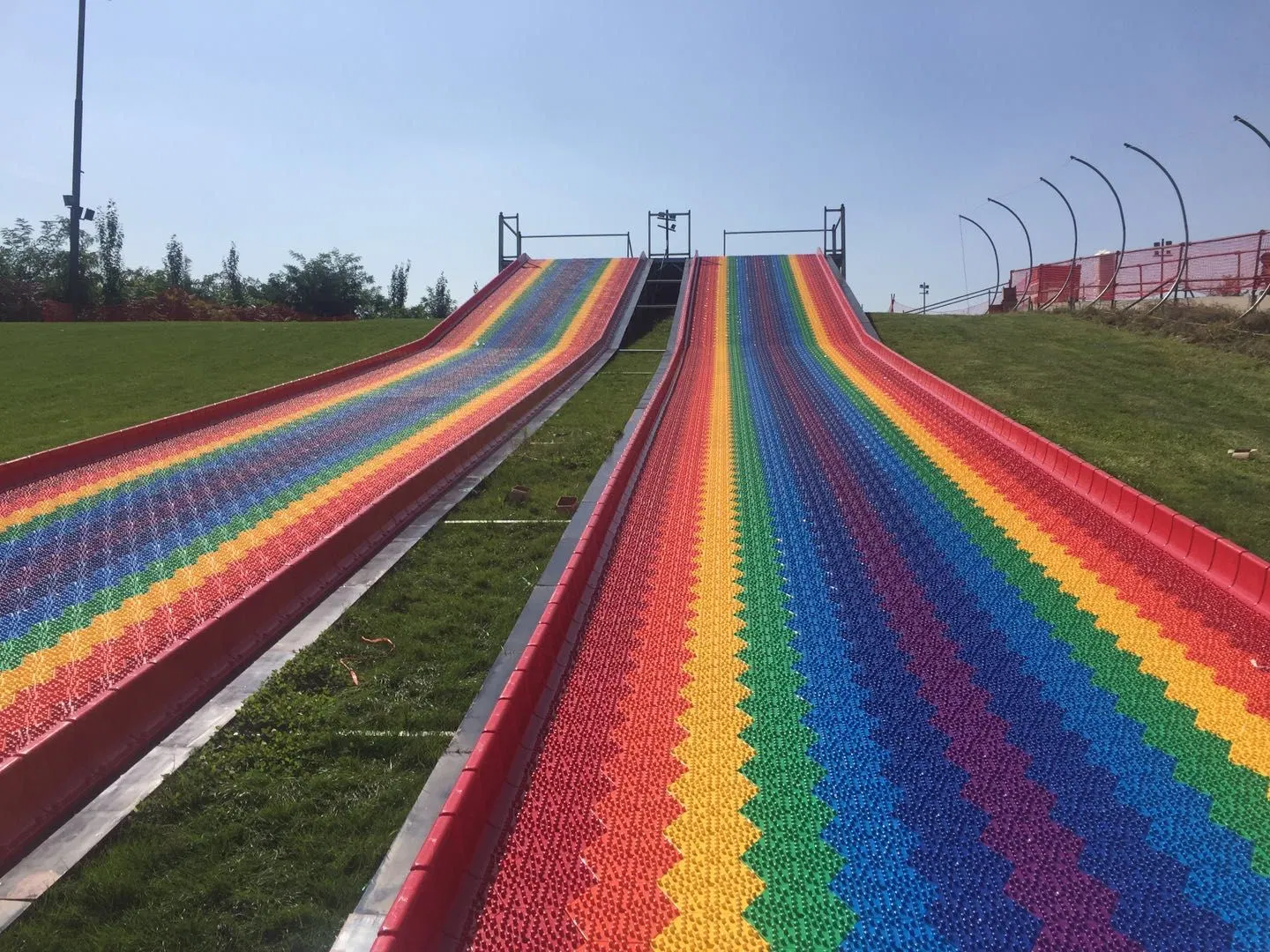 Rainbow спортивных мероприятий на улице Seven-Color слайдов слайд-Спортивные Товары