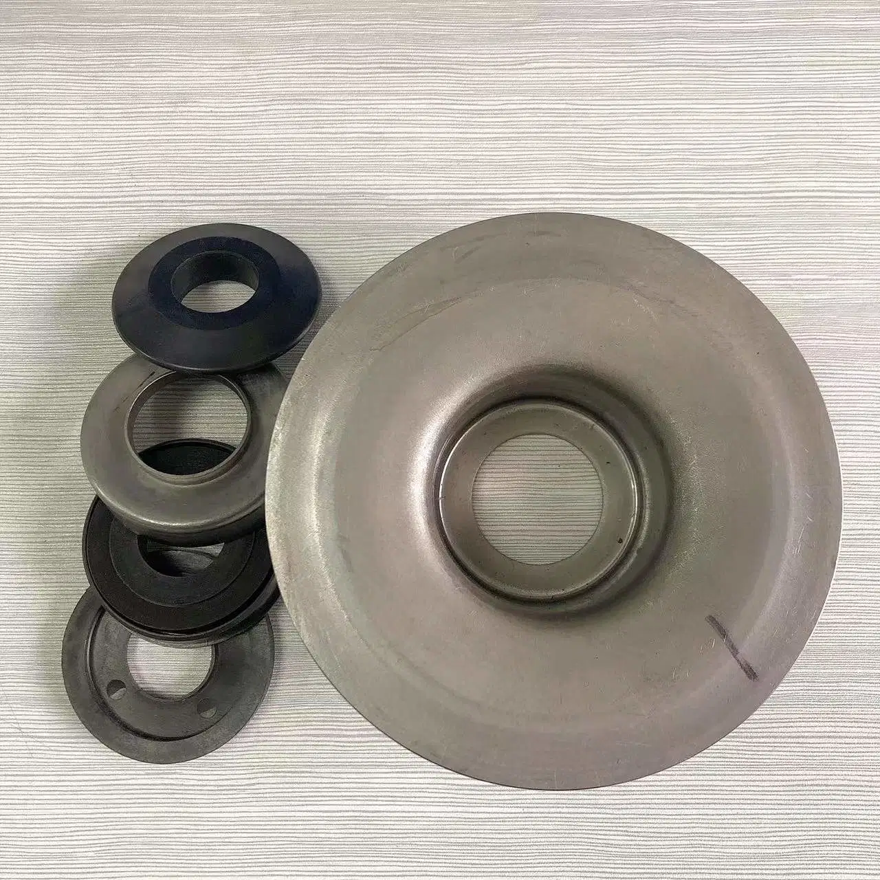 Tk Stamping Flanged Roller End Caps Metal Bearing Housing with Labyrinth Sealing Kits