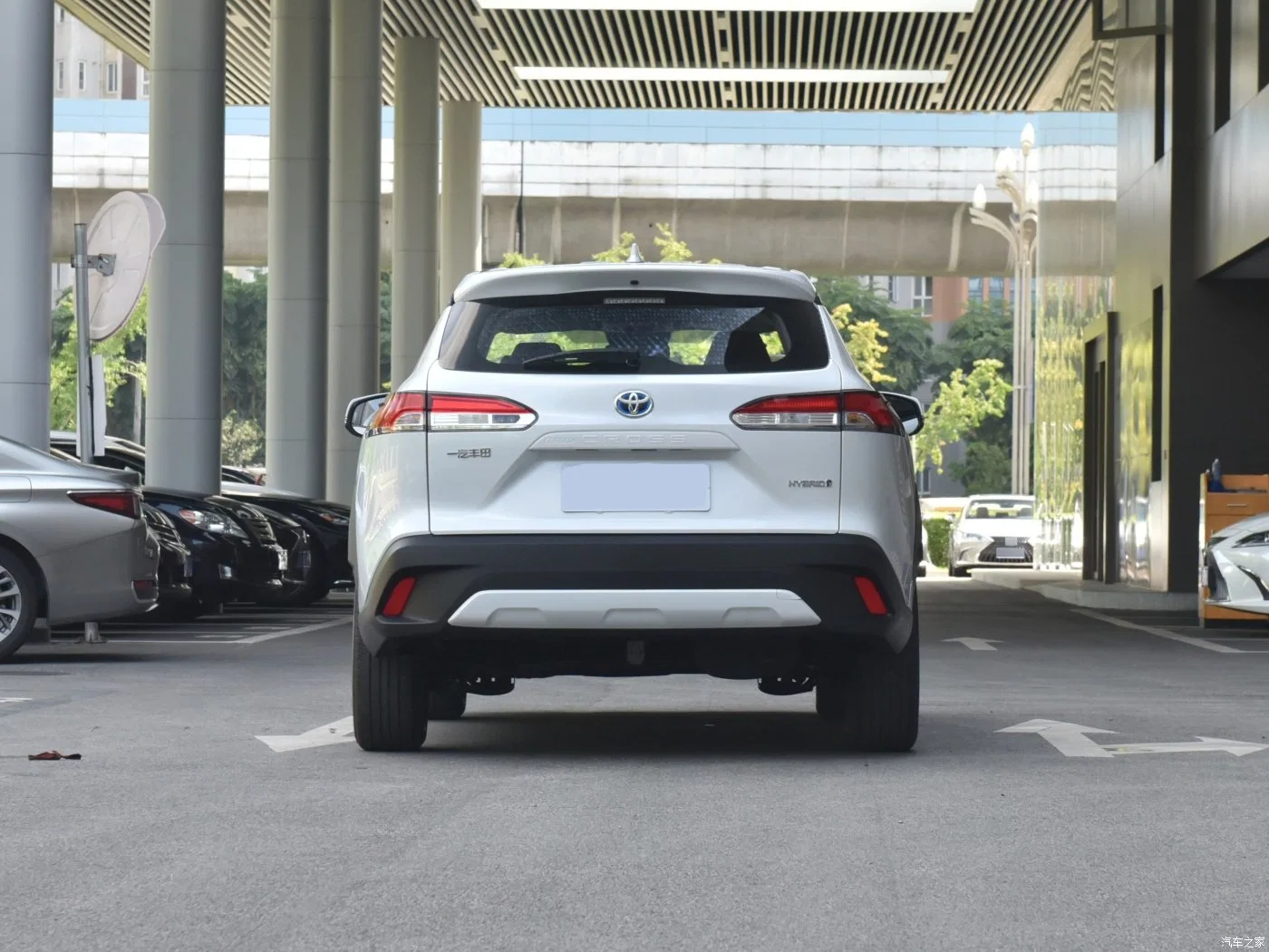 Usado Nuevo Toyota Corolla Cruz 2023 2,0L 152HP híbrido Twin Motor Pioneer Flagship 2023 Corolla Cross 2023 2,0L 171HP combustible Buque insignia pionero