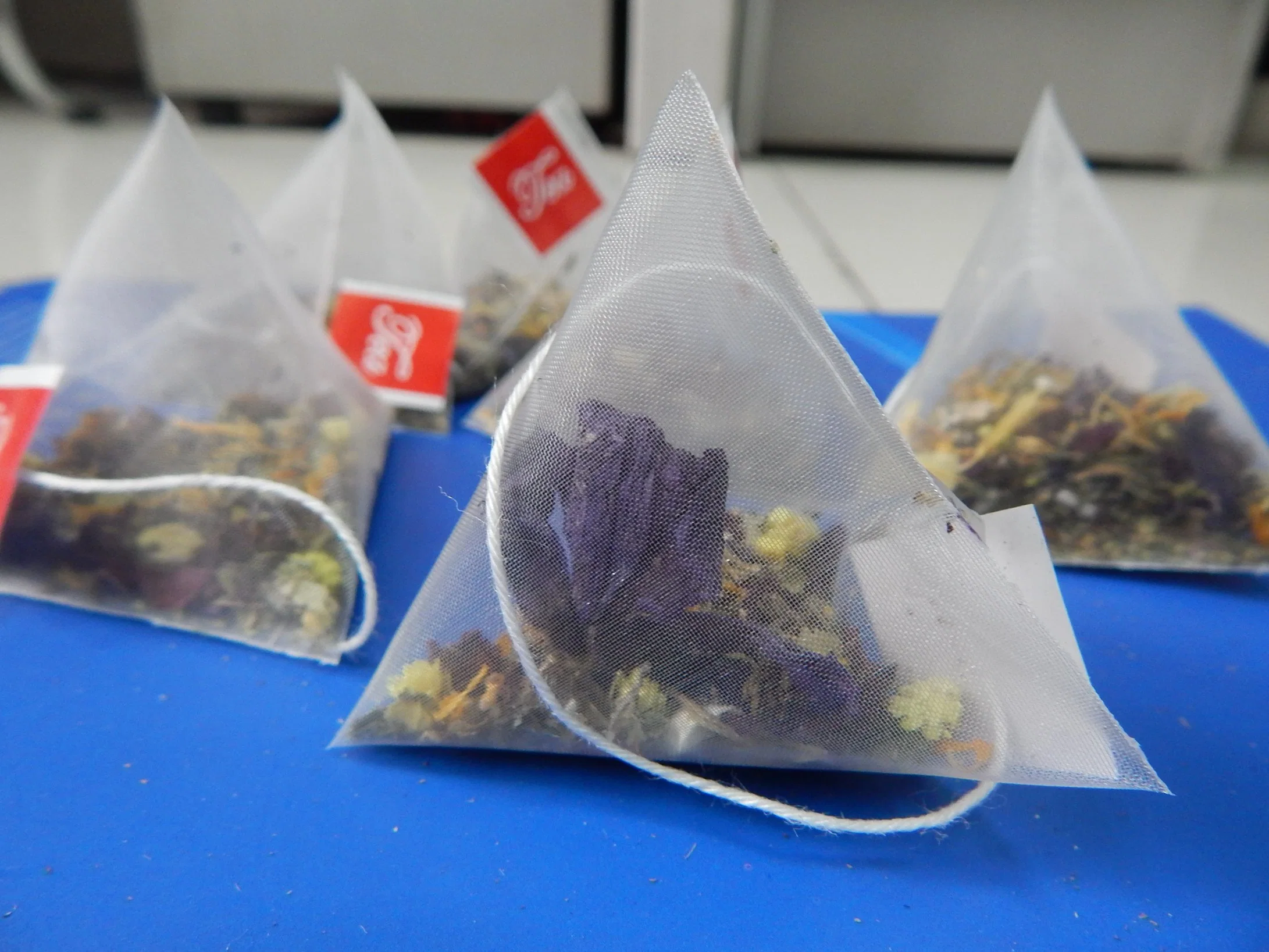 Automatic Nylon Pyramid Small Tea Bag Packaging Machine for Granule Herbal Tea