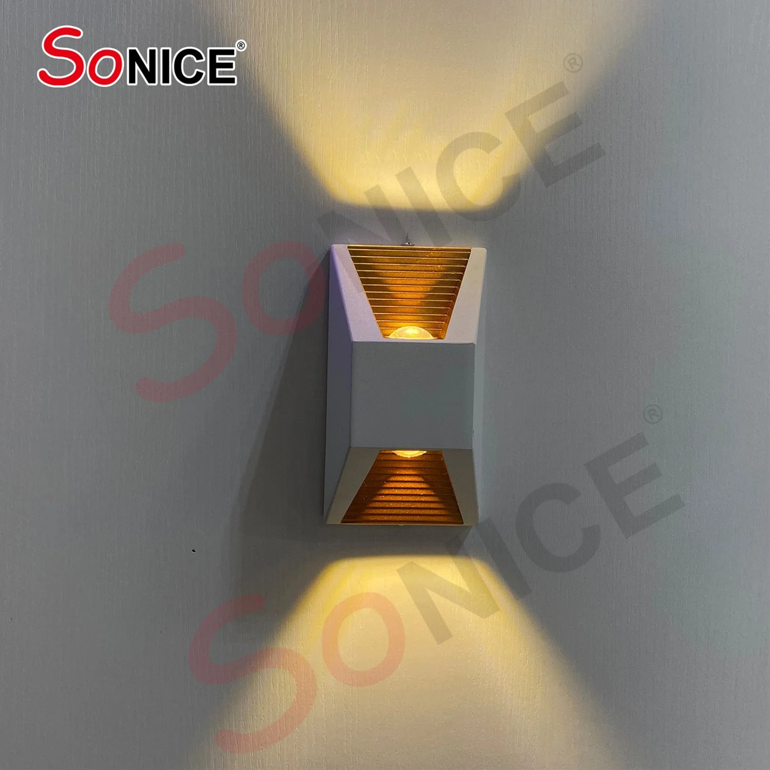 308f10W Small Pretty Waist Shape Die Casting Aluminium Lens LED SMD COB out Door Wall Light