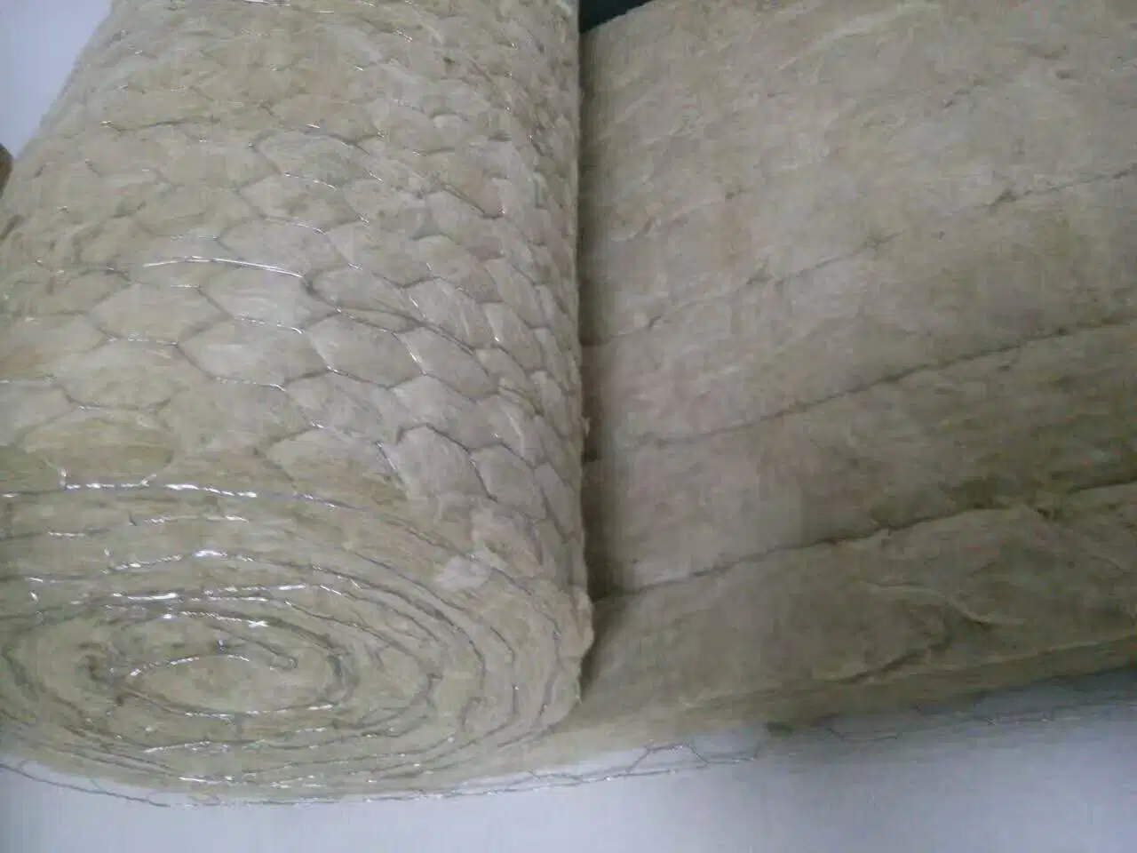 Mineral Wool Technical Data Sheet of Stone Wool Blanket Rolls Felt MSDS Fsk or Wire Mesh