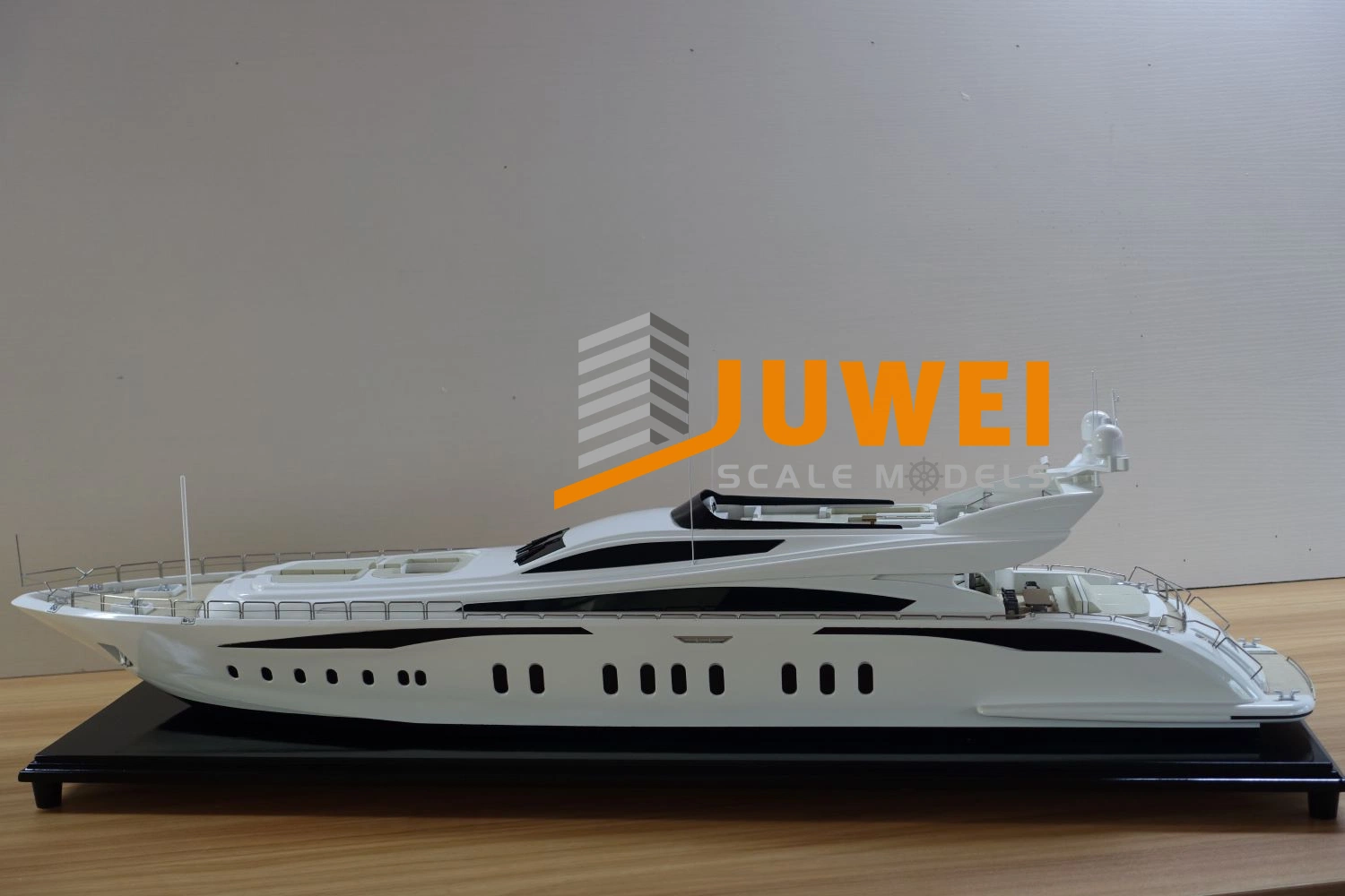 Fabricant de modèles réduits de yachts de luxe personnalisés avec une base exquise (JW-05)