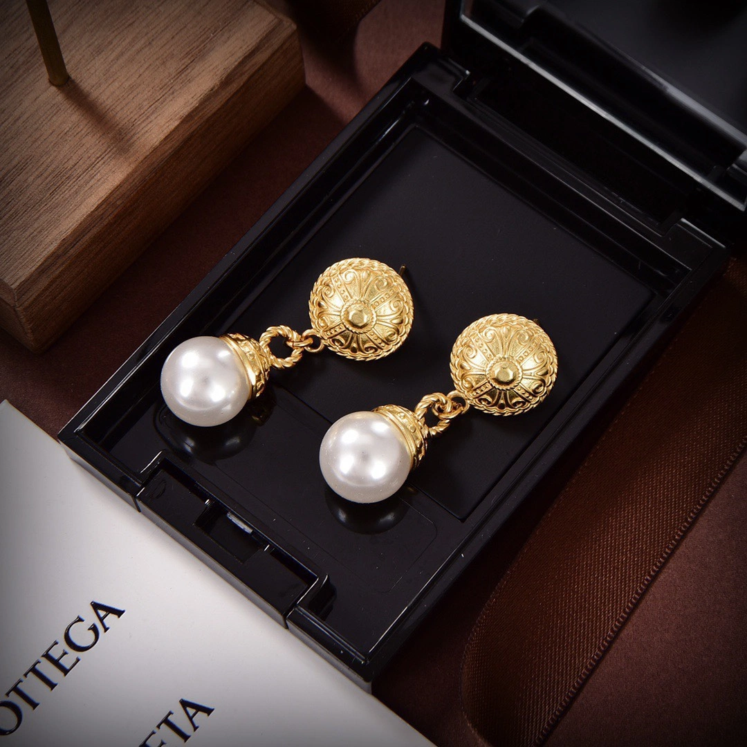 The New Art Full of Pearl Earrings Brass Material Engraving Pattern Temperament Simple Jewelry Necklace Unique and Elegant Earrings