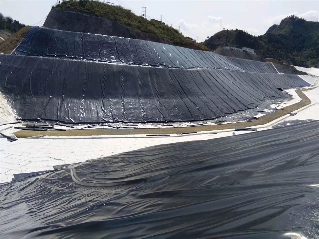 Composite Geomembrane Liner with Two Layers Geotextile One Layer Geomembrane