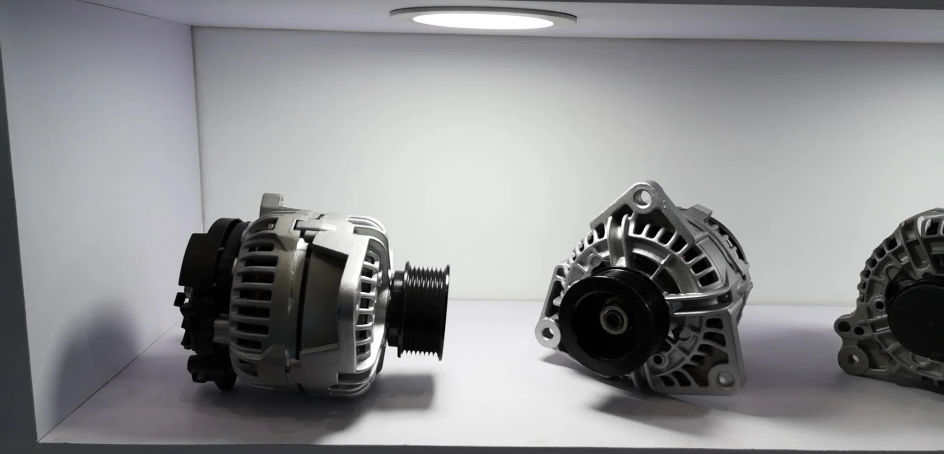 قطع المحرك مولد الديزل Alternator OEM مولد التيار المتردد 4dr5 4dr6 4D30 4D31 4D32