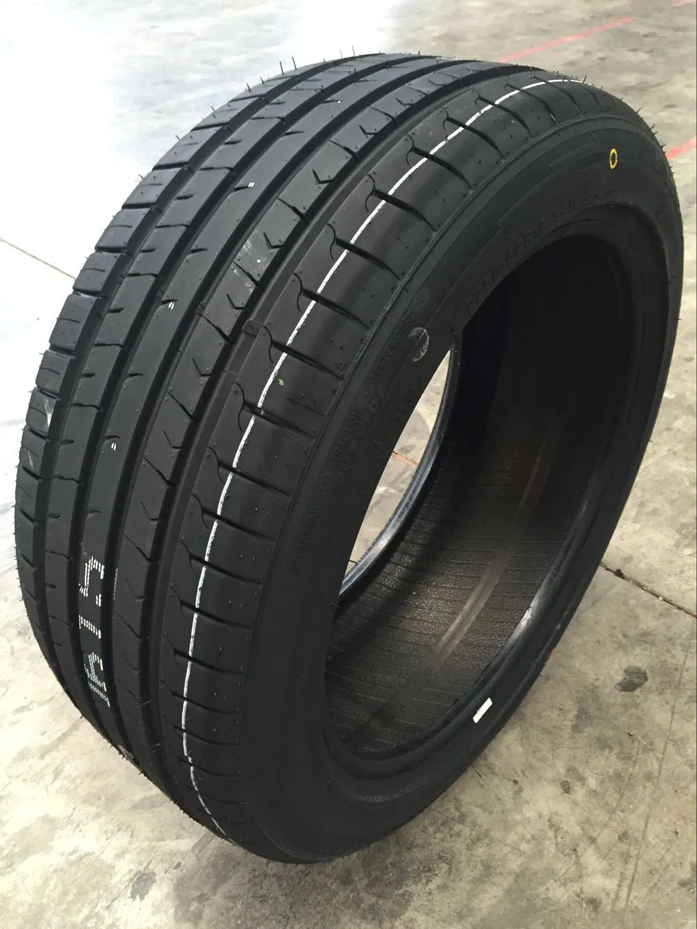 225/55ZR16 Radial car Tire, PCR car Tire with good service and customer approval 225/50ZR16