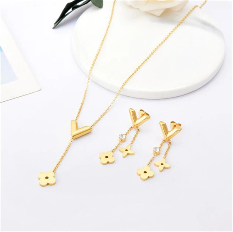 Wholesale/Supplier New Fashion Jewelry Stainless Steel Simple V-Shaped Necklace Bracelet Earrings Women Jewelry Set