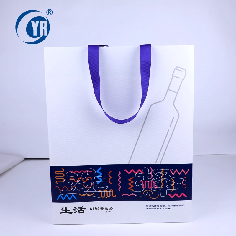 Moda personalizada de su propio logotipo Imprimir productos cosméticos de lujo en tienda de regalos bolsas de papel con asa