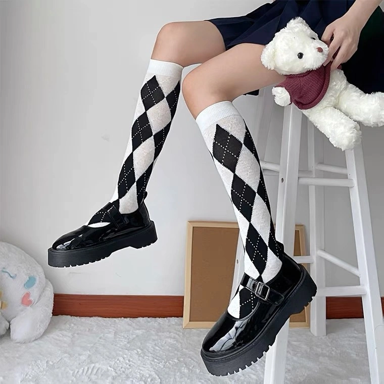 Fashion Lady Beautiful Classic Diamond Style Knee High Wholesale/Supplier Cheap High quality/High cost performance  Custom Knitted School Girl Long Causal Socks