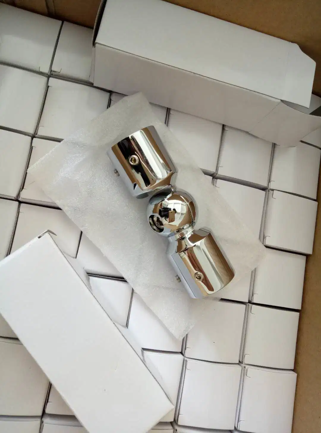 China Supplier Zinc Alloy/SS304/Brass Casting Shower Room Tube Glass Connector