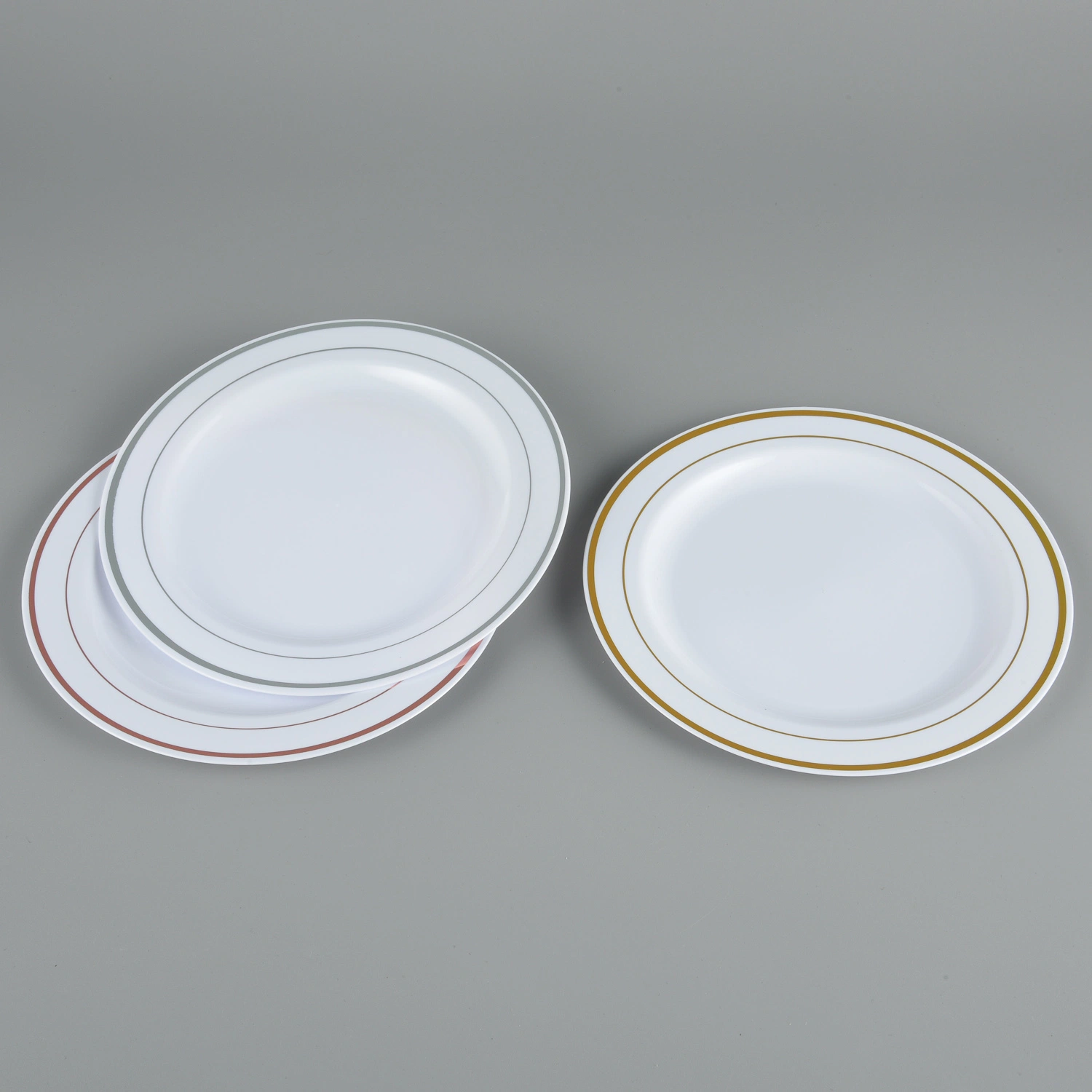 Wholesale/Supplier Dinnerware Elegant Gold Wedding Dinner Plates Set Disposable Plastic Plates for Party