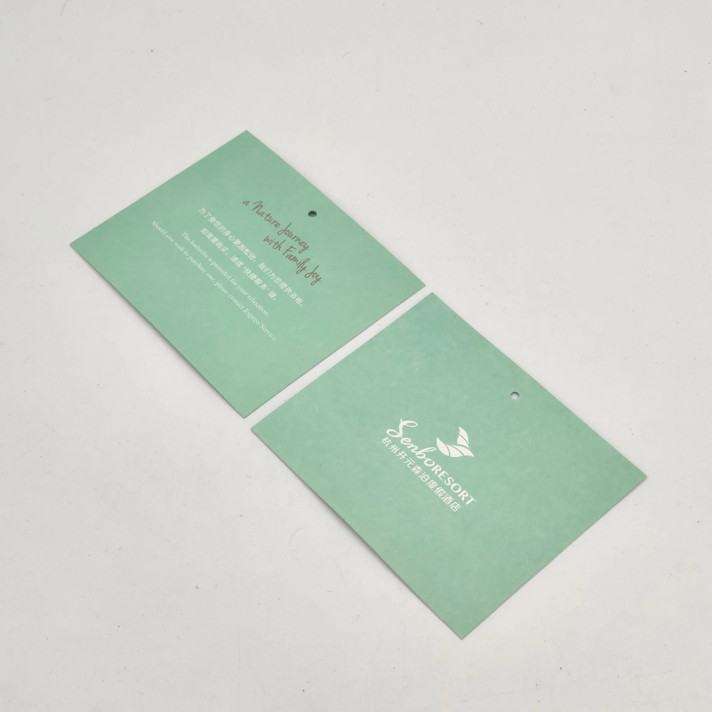 Tarjeta de papel de etiqueta de ropa de color verde con producto de logotipo personalizado Etiqueta