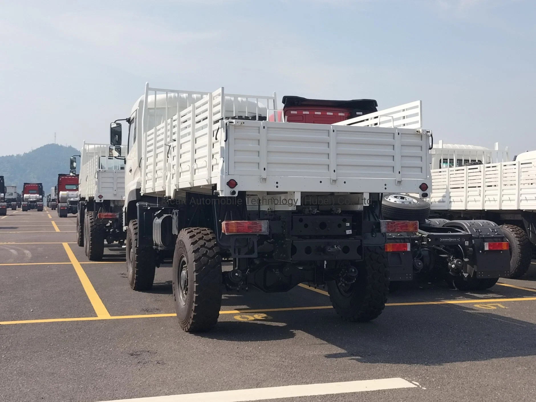 Camion de Dongfeng 4X4 hors route pour véhicules tout terrain désert