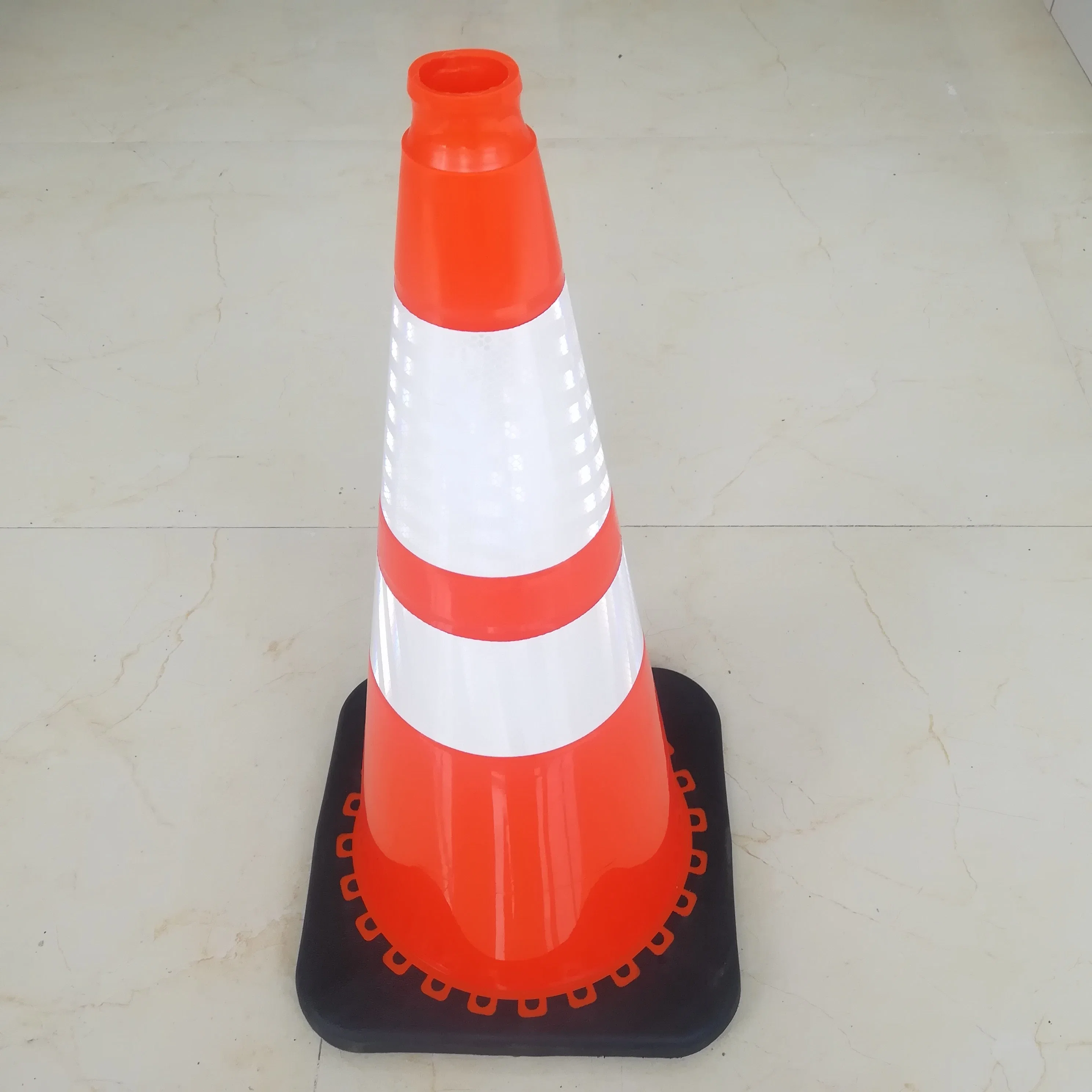 Gambia suave Flexible Unbreakble Cartel PVC tráfico Conos de Seguridad Vial