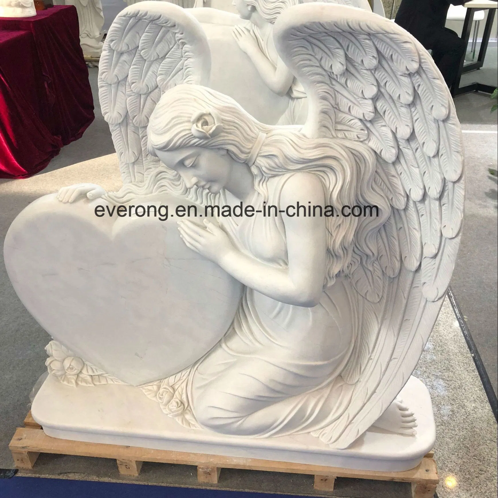 2019 New Design White Marble Monument Heart Tombstone with Weeping Angel Wings for Cemetery