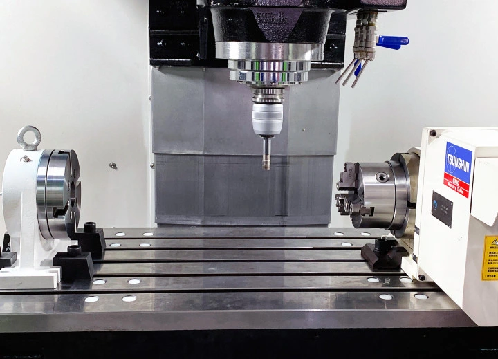 Máquina de fresagem vertical Vmc850 com centro de máquinas de 5 eixos CNC Taiwan Centro de maquinagem