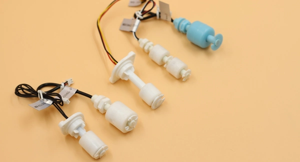 Cheaper Price Plastic Level Switch / Plastic Level Sensor for Water Circulation Control of Other Water Systems