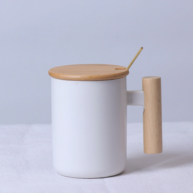 400ml Wholesale/Supplier Handmade Ceramic Nordic Mug Ceramic Round Mug Fine Bone China Pipe Coffee Mug with Wood Handle