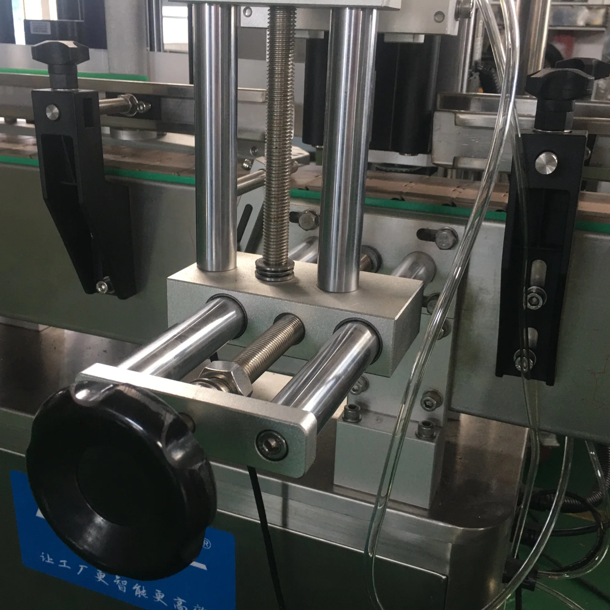 Automatic All Shapes Beer Alcohol Round Bottle Labeling Machine