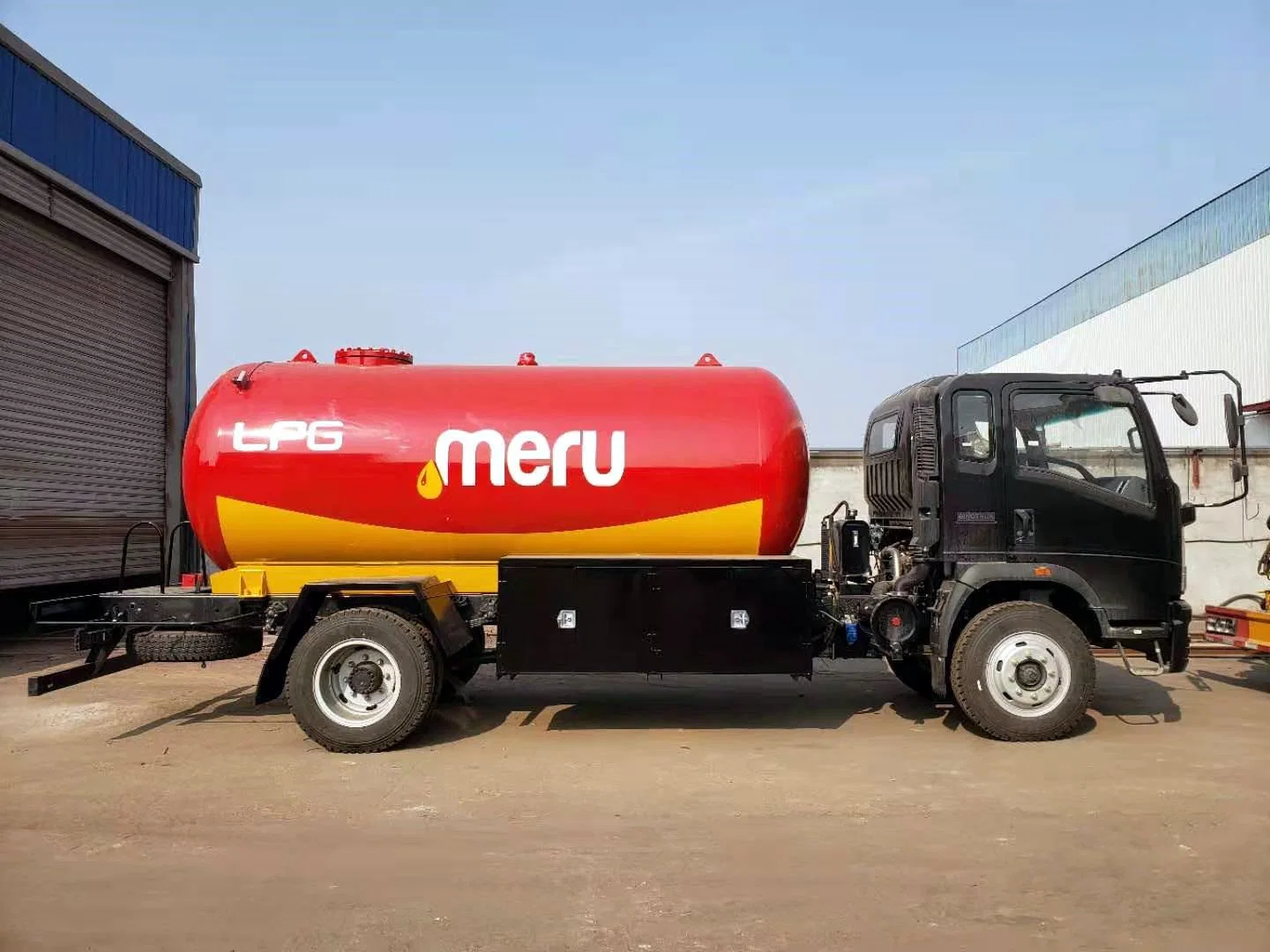 5500L LPG Road Tank Tanker Filling Delivery Bobtail Mobile Gas Refueling Mounted Transport Mobile Dispenser Truck