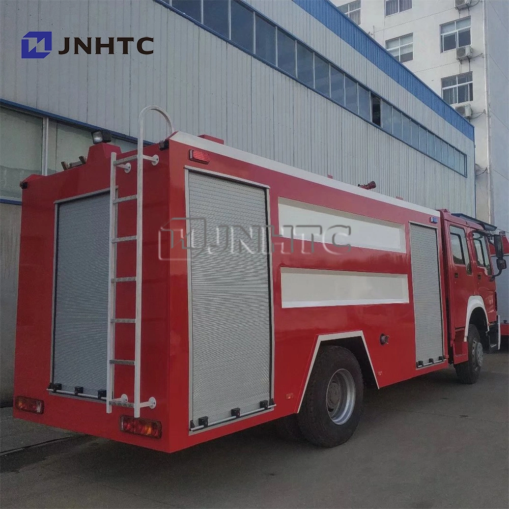 China a bajo precio 8000L 10000L HOWO 4X4 de Bomberos Bomberos de la carretilla elevadora con chasis HOWO