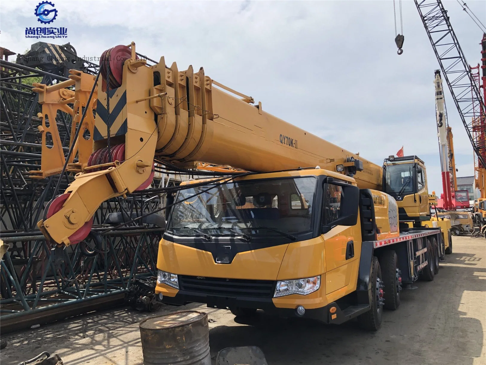 Camion-grue d'occasion de haute qualité chinois Xg 70ton Qy70K-II.