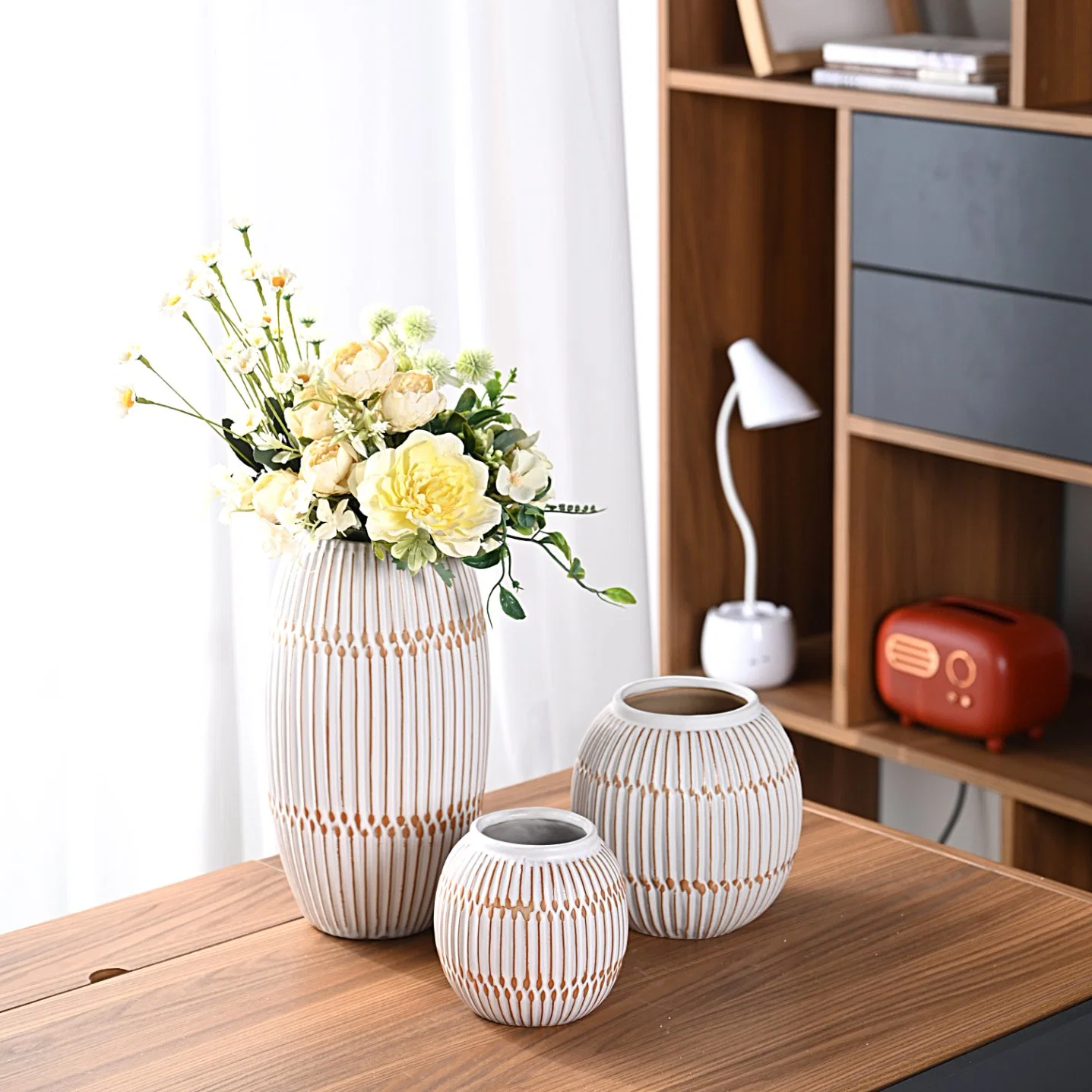 Customized Design Elegant Simple Home Decoration Romantic Breath Porcelain Pottery Flower Ceramic Vase for Hotel