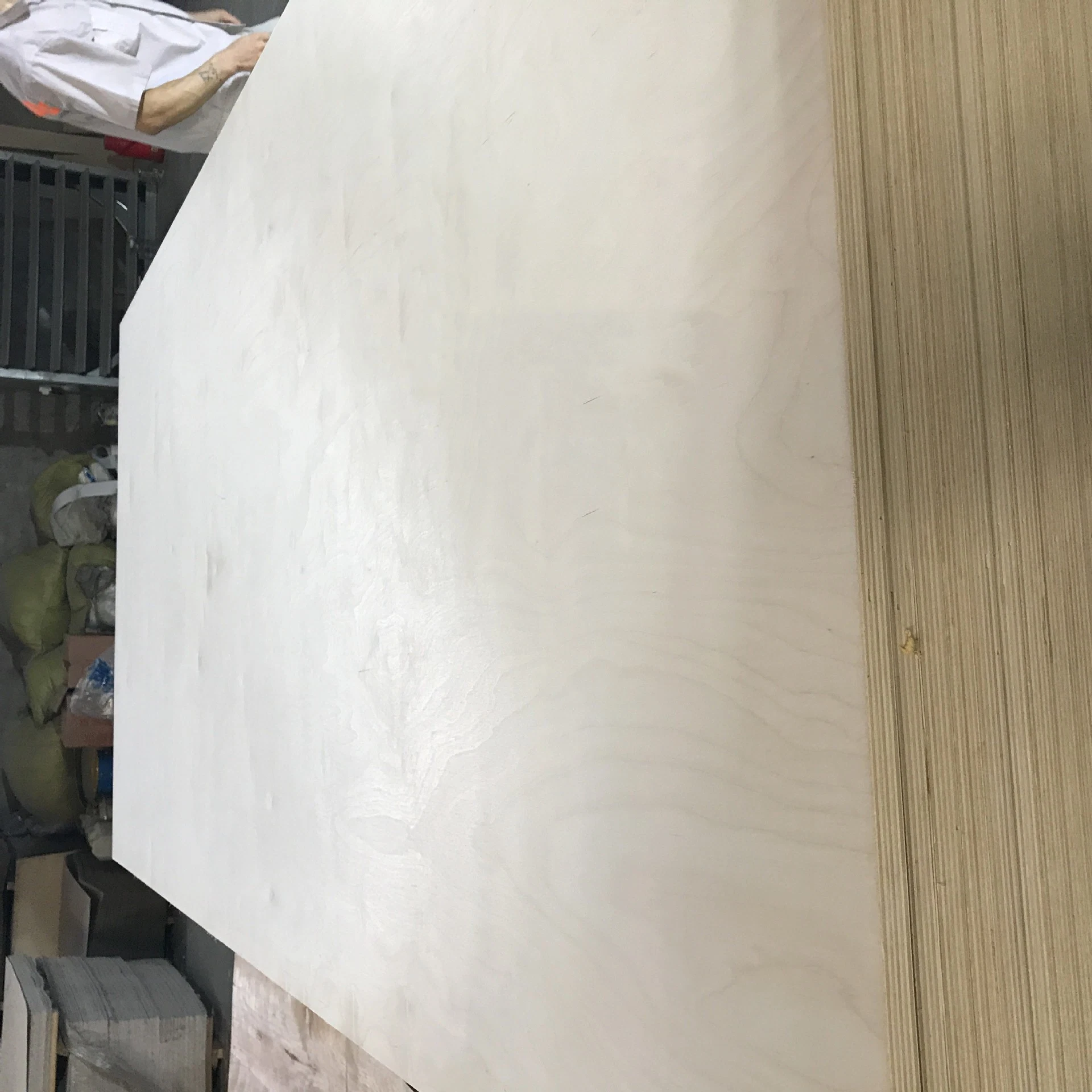 Customized Factory Red Poplar Acajou Birch Plywood Sheet Wood 9mm 12mm 18m Wood