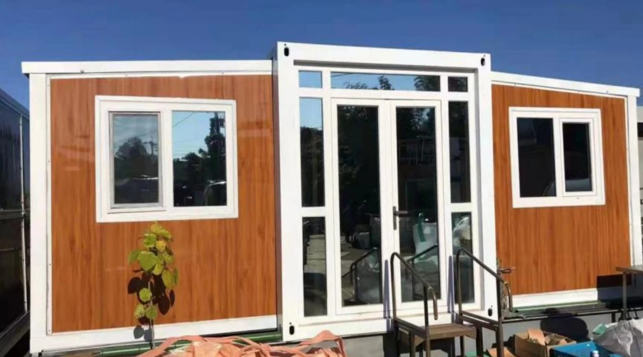 Steel Structure Thermal Break Aluminum Frame Door and Window Wooden Pattern Wall Board Prefabricated Container Houses