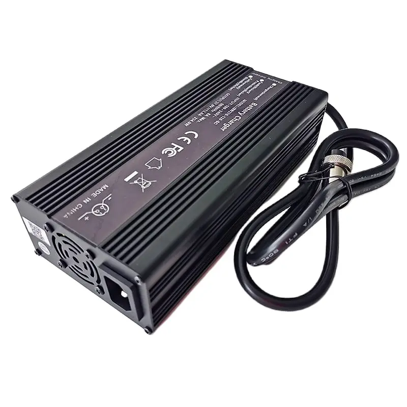 Vente directe en usine DC 14,4 V 14,6 V 25 a 600 W chargeur pour batterie lifepo4 4s 12 V 12,8 V avec PFC